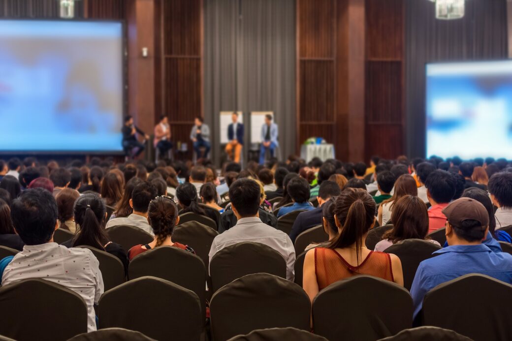 a packed conference hall as a result of a solid conference plan